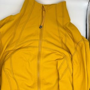 Lululemon Define Jacket. Size:8 Color: Yellow. Condition: Nearly Perfect